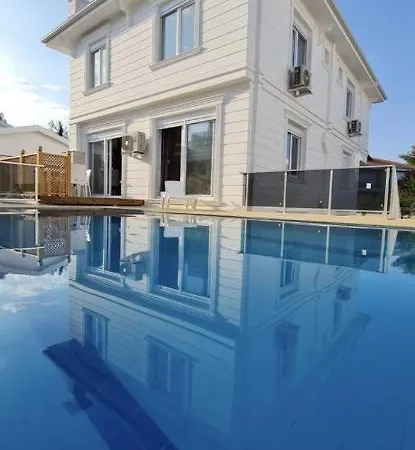 Doga Icinde Hamam Ve Havuzlu Luex Villa